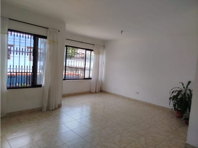 Casa de 6 alcobas en venta en Los Pinos, Cali, 147 m² · foto 10 de 24