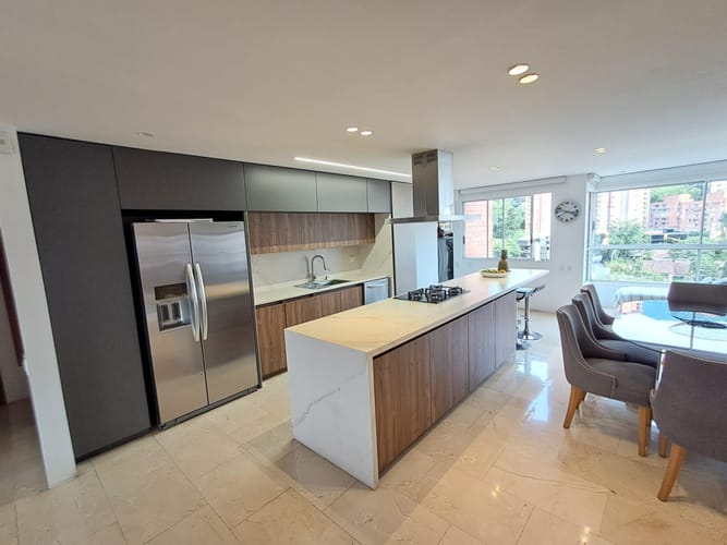 Apartamento de 4 alcobas en arriendo en Los Balsos, Medellín, 207 m² · foto 7 de 24