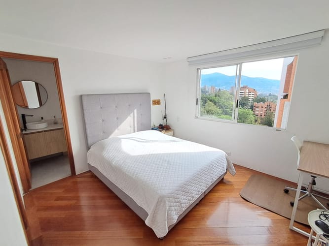 Apartamento de 4 alcobas en arriendo en Los Balsos, Medellín, 207 m² · foto 18 de 24