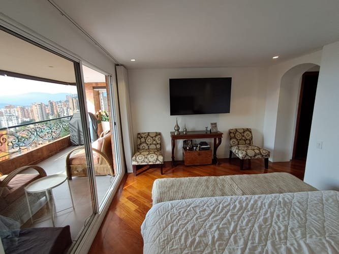 Apartamento de 4 alcobas en arriendo en Los Balsos, Medellín, 207 m² · foto 23 de 24