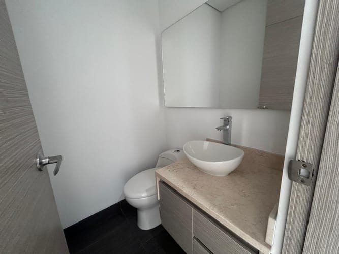 Apartamento de 3 alcobas en arriendo en Las Lomas, Medellín, 118 m² · foto 2 de 24