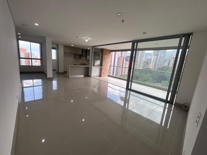 Apartamento de 3 alcobas en arriendo en Las Lomas, Medellín, 118 m² · foto 3 de 24