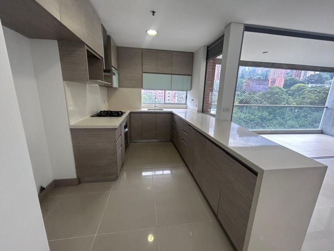 Apartamento de 3 alcobas en arriendo en Las Lomas, Medellín, 118 m² · foto 11 de 24
