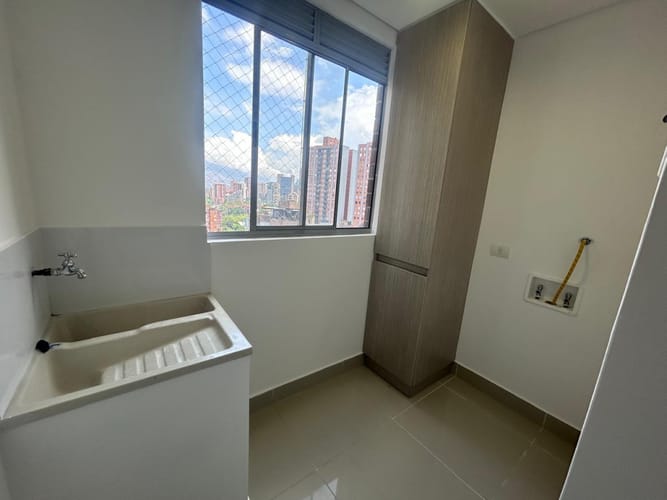 Apartamento de 3 alcobas en arriendo en Las Lomas, Medellín, 118 m² · foto 12 de 24