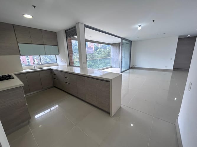 Apartamento de 3 alcobas en arriendo en Las Lomas, Medellín, 118 m² · foto 13 de 24