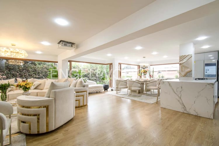Casa en venta en Gratamira, Bogotá · foto 2 de 24
