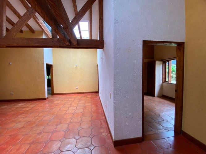 Casa de 4 alcobas en arriendo en Guayabito, Rionegro, 300 m² · foto 2 de 19