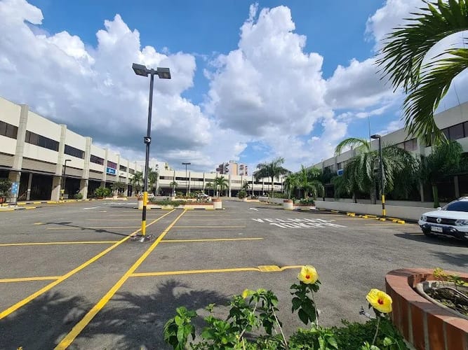 Oficina en arriendo en La Flora, Cali, 422 m² · foto 2 de 24