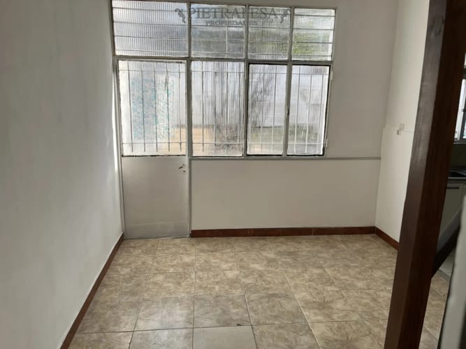 Casa en alquiler, 4 dormitorios, 1 baño, patio con parrillero. Union. · Foto 1