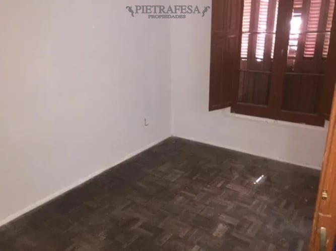 Casa en alquiler, 4 dormitorios, 1 baño, patio con parrillero. Union. · Foto 5