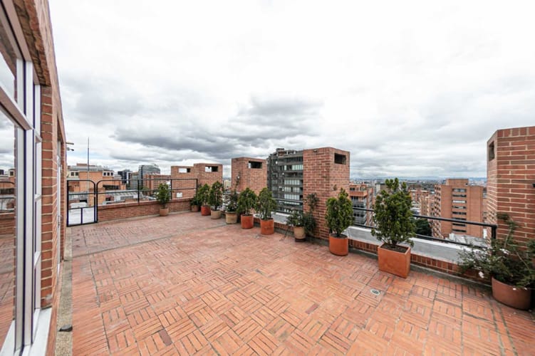 Apartamento de 2 alcobas en venta en Los Rosales, Bogotá, 85 m² · foto 14 de 15