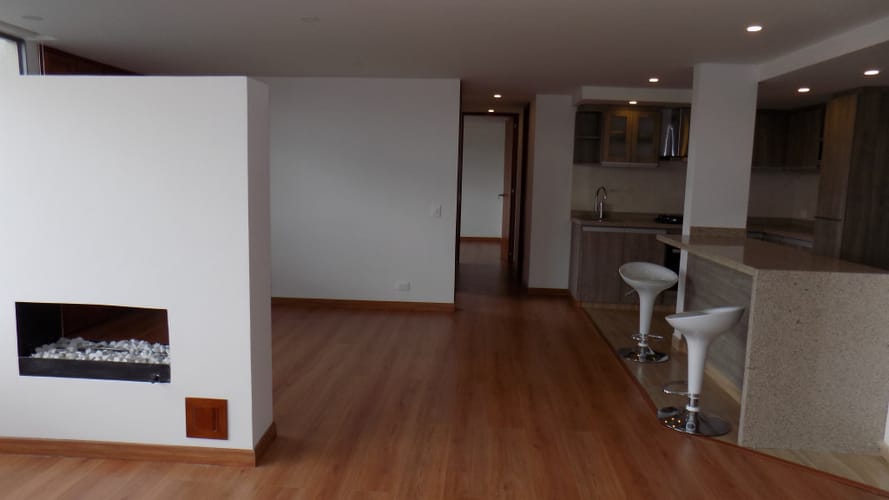 Apartamento de 2 alcobas en arriendo en Santa Barbara Central, Bogotá, 76 m² · foto 3 de 17
