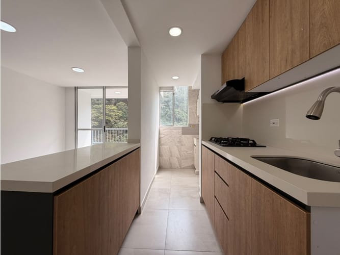 Apartamento de 3 alcobas en venta en San Jose, Sabaneta, 57 m² · foto 2 de 23