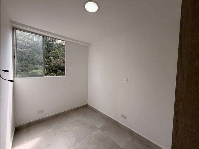 Apartamento de 3 alcobas en venta en San Jose, Sabaneta, 57 m² · foto 12 de 23