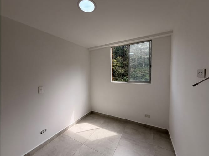 Apartamento de 3 alcobas en venta en San Jose, Sabaneta, 57 m² · foto 13 de 23