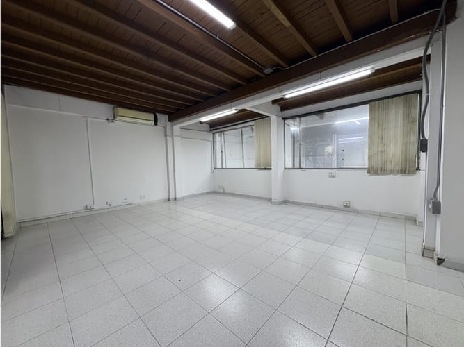 Oficina en arriendo en El Poblado, Medellín, 130 m² · foto 2 de 12