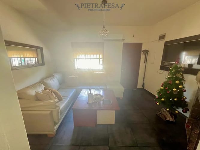 Casa en alquiler, 3 dormitorios, 1 baño, patio con parrillero. Goes. · Foto 1