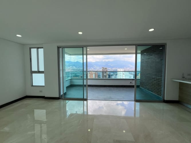 Apartamento de 3 alcobas en arriendo en Los Parra, Medellín, 135 m² · foto 2 de 16