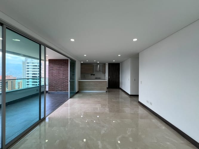 Apartamento de 3 alcobas en arriendo en Los Parra, Medellín, 135 m² · foto 3 de 16