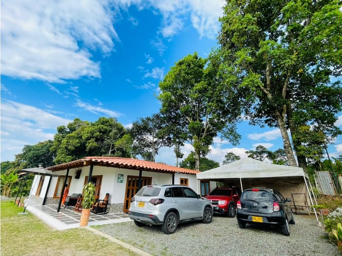 Casa de 5 alcobas en venta en Pueblo Tapao, Armenia, 185 m² · foto 2 de 24