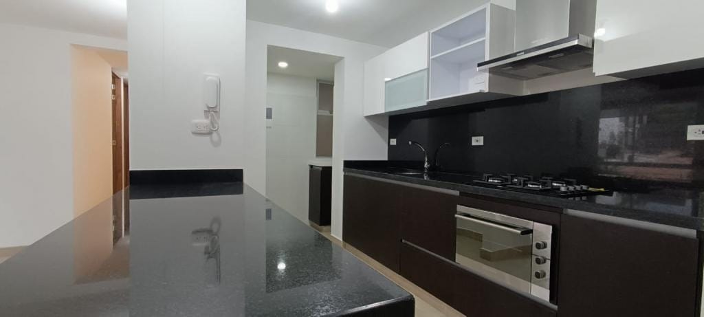 Apartamento de 3 alcobas en venta en Unicentro, Tunja, 79 m² · foto 2 de 15
