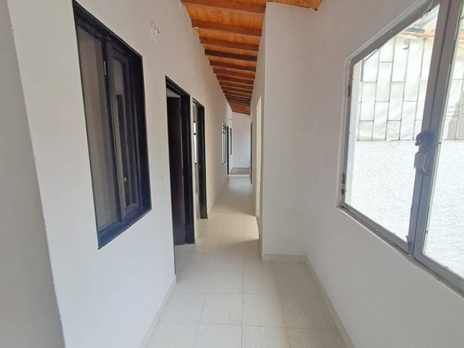 Casa de 5 alcobas en arriendo en La Gloria, Medellín, 95 m² · foto 2 de 10