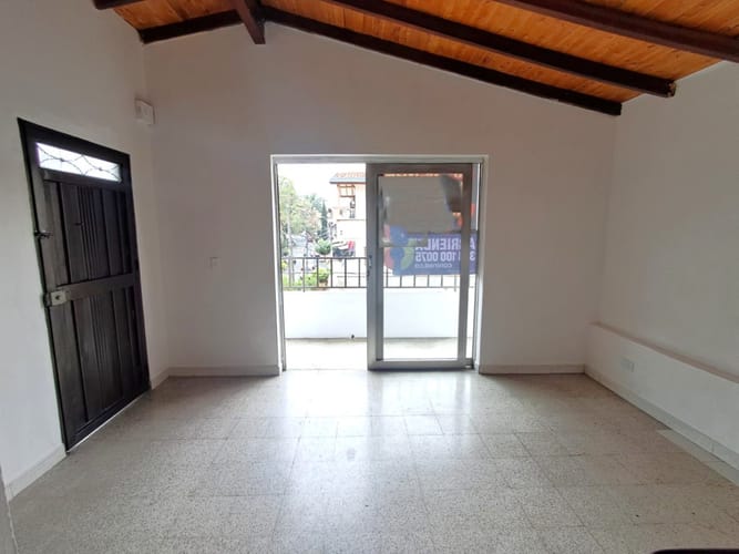 Casa de 5 alcobas en arriendo en La Gloria, Medellín, 95 m² · foto 3 de 10