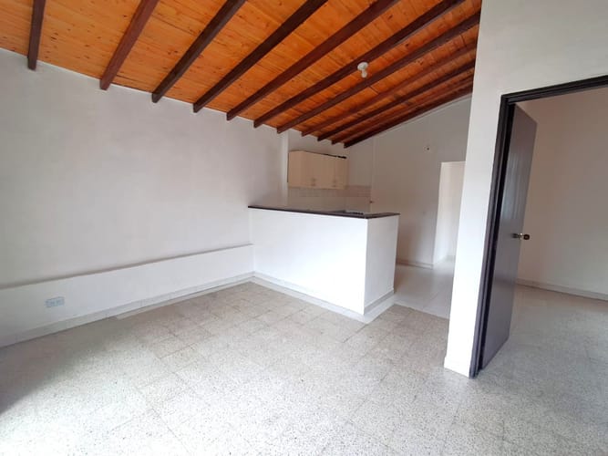 Casa de 5 alcobas en arriendo en La Gloria, Medellín, 95 m² · foto 4 de 10