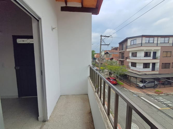 Casa de 5 alcobas en arriendo en La Gloria, Medellín, 95 m² · foto 5 de 10