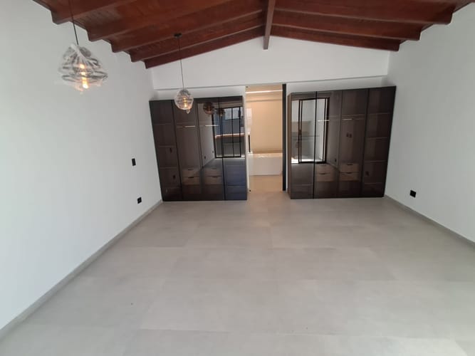 Apartamento de 2 alcobas en arriendo en Los Balsos, Medellín, 257 m² · foto 18 de 24