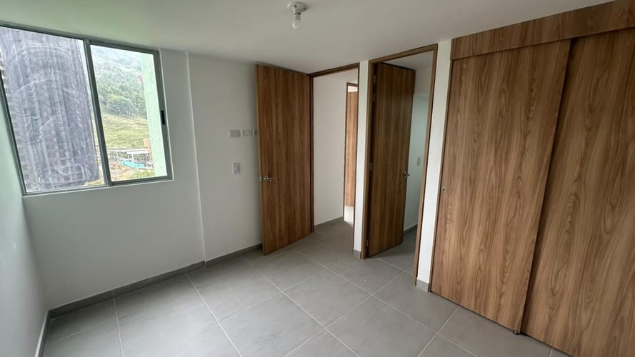 Apartamento de 2 alcobas en arriendo en Bucaros, Bello, 52 m² · foto 9 de 13