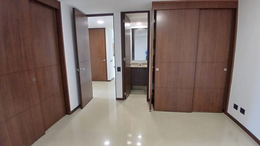 Apartamento de 3 alcobas en arriendo en Ciudad Del Río, Medellín, 90 m² · foto 10 de 15
