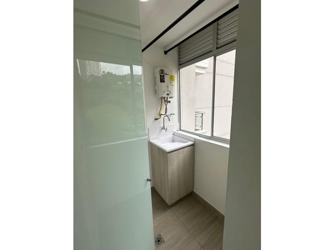 Apartamento de 3 alcobas en arriendo en El Carmelo Ii, Sabaneta, 86 m² · foto 5 de 24