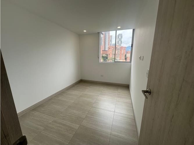Apartamento de 3 alcobas en arriendo en El Carmelo Ii, Sabaneta, 86 m² · foto 9 de 24