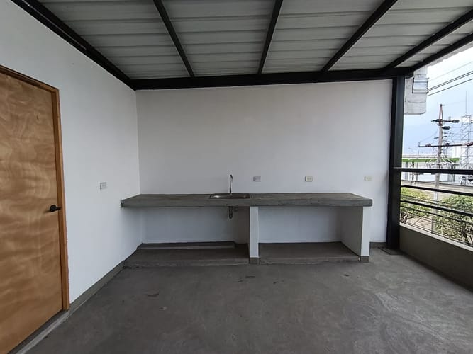 Local en arriendo en Caribe, Medellín, 110 m² · foto 8 de 16