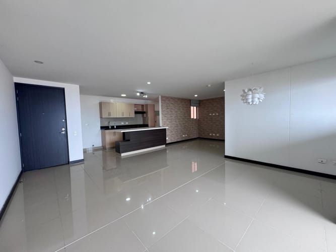 Apartamento de 3 alcobas en arriendo en Loma Del Escobero, Envigado, 115 m² · foto 2 de 18