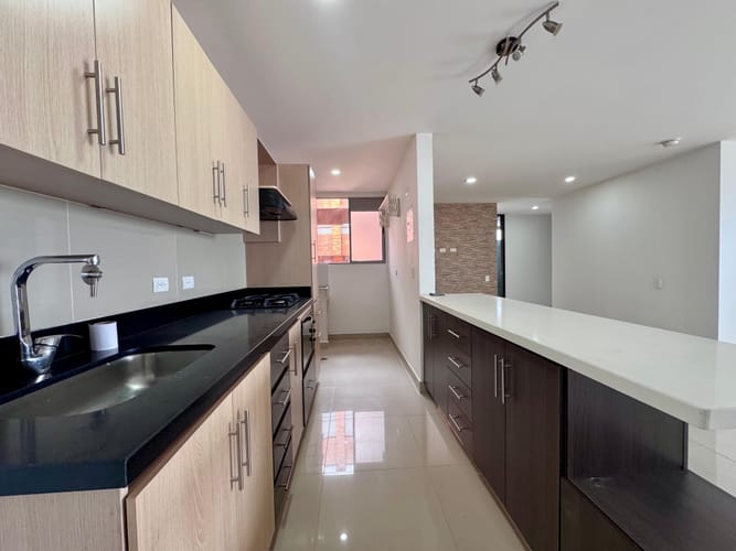 Apartamento de 3 alcobas en arriendo en Loma Del Escobero, Envigado, 115 m² · foto 6 de 18