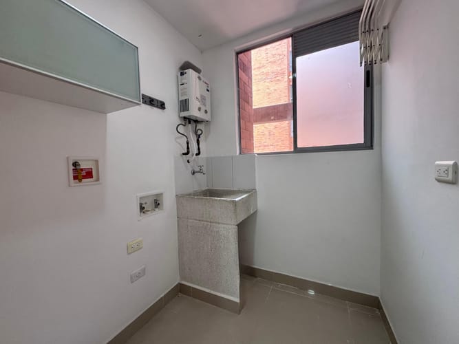 Apartamento de 3 alcobas en arriendo en Loma Del Escobero, Envigado, 115 m² · foto 7 de 18