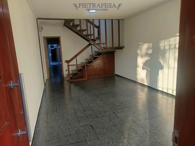 Casa en alquiler, 2 dormitorios, 2 baños, patio con parrillero, . Brazo Oriental. · Foto 5