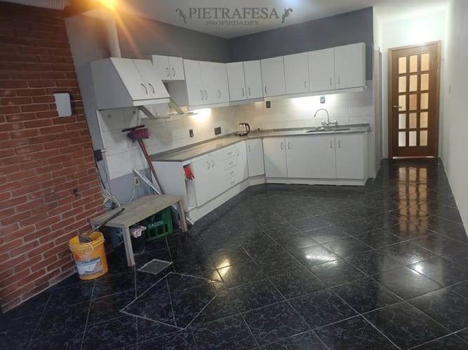 Casa en alquiler, 2 dormitorios, 2 baños, patio con parrillero, . Brazo Oriental. · Foto 8
