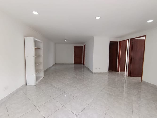 Apartamento de 2 alcobas en arriendo en El Poblado, Medellín, 86 m² · foto 2 de 12