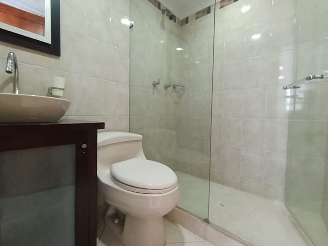 Apartamento de 2 alcobas en arriendo en El Poblado, Medellín, 86 m² · foto 6 de 12