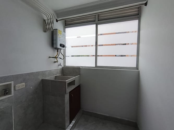 Apartamento de 2 alcobas en arriendo en El Poblado, Medellín, 86 m² · foto 11 de 12