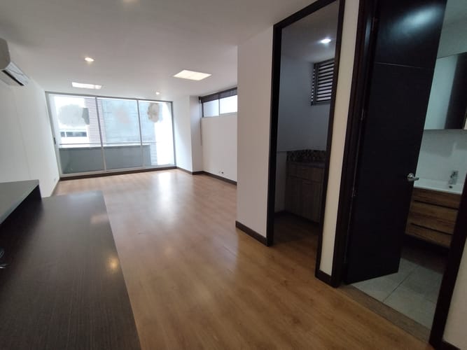 Oficina en arriendo en El Poblado, Medellín, 35 m² · foto 2 de 8