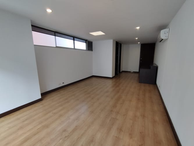 Oficina en arriendo en El Poblado, Medellín, 35 m² · foto 3 de 8