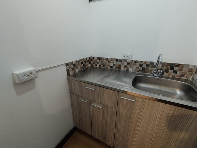 Oficina en arriendo en El Poblado, Medellín, 35 m² · foto 7 de 8