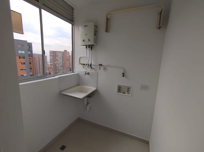 Apartamento de 2 alcobas en arriendo en Las Lomitas, Sabaneta, 78 m² · foto 12 de 20