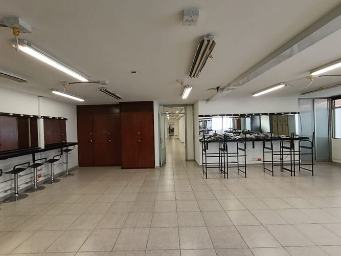 Local en arriendo en La Candelaria, Medellín, 1000 m² · foto 9 de 19