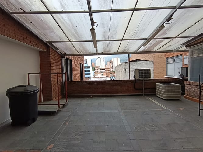 Local en arriendo en La Candelaria, Medellín, 1000 m² · foto 15 de 19