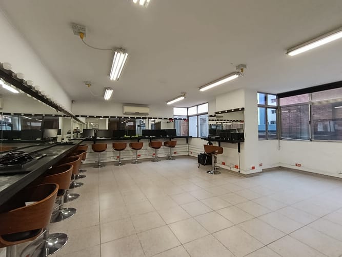 Local en arriendo en La Candelaria, Medellín, 1000 m² · foto 18 de 19
